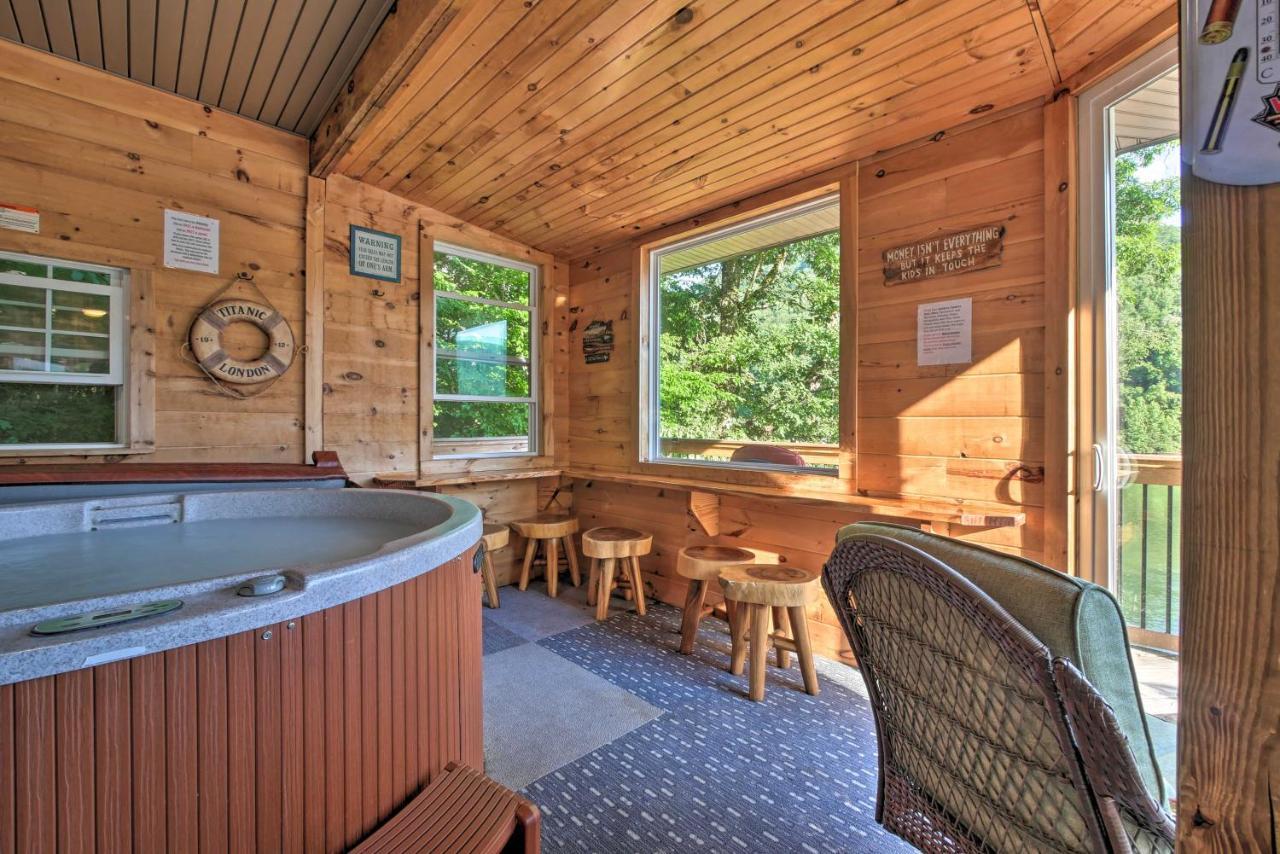 Tenn River Cabin With Hot Tub - 10 Mi To チャタヌーガ エクステリア 写真