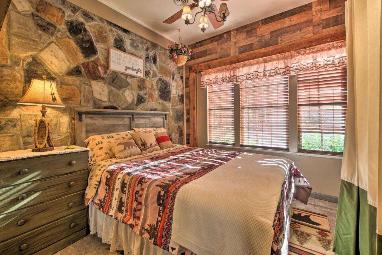 Tenn River Cabin With Hot Tub - 10 Mi To チャタヌーガ エクステリア 写真