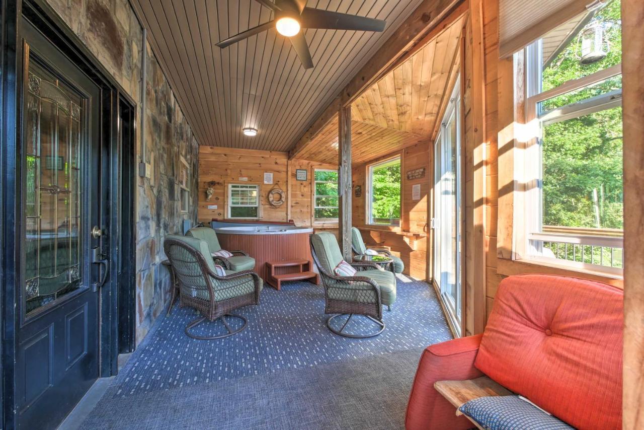 Tenn River Cabin With Hot Tub - 10 Mi To チャタヌーガ エクステリア 写真